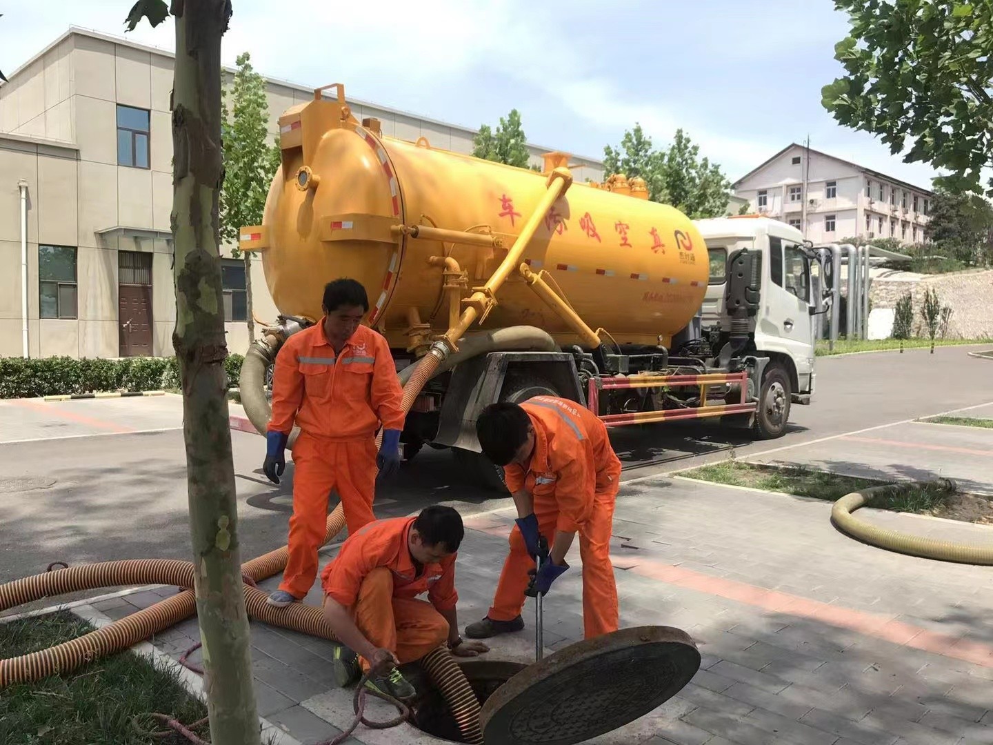 仁布化粪池清理与5-8吨吸粪车施工效率分析